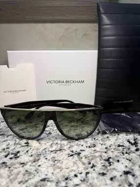 Victoria Beckham Black Sunglasses with Green Gradient Lenses